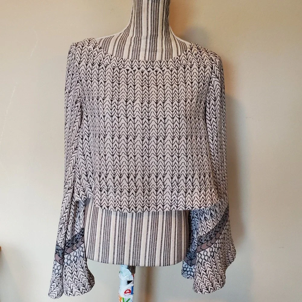 Free People XS‎ navy cream Geometric Chevron Bell Sleeve Cropped Blouse Top